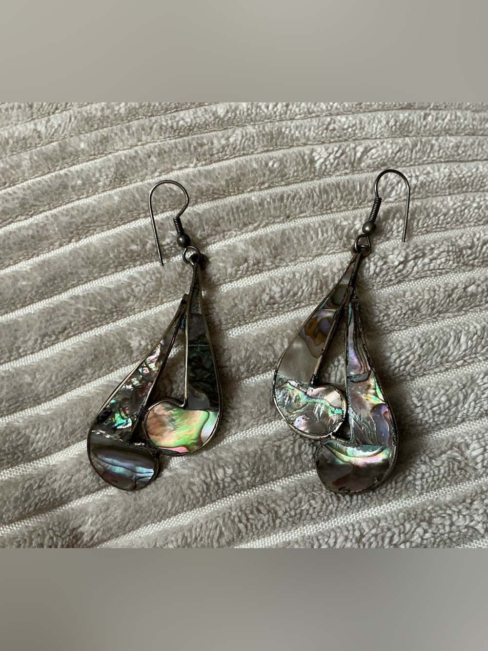 Vintage Alpaca Mexico Mother of
Pearl Inlay Abalone Earrings